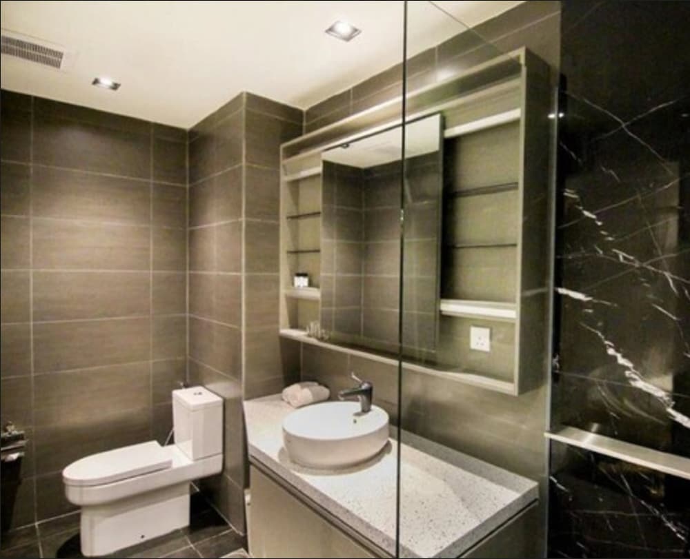 Expressionz Professional Suites by MyKey Global 50/50