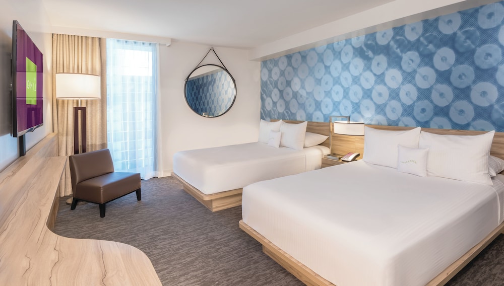 DELUXE, 2 QUEEN BEDS
