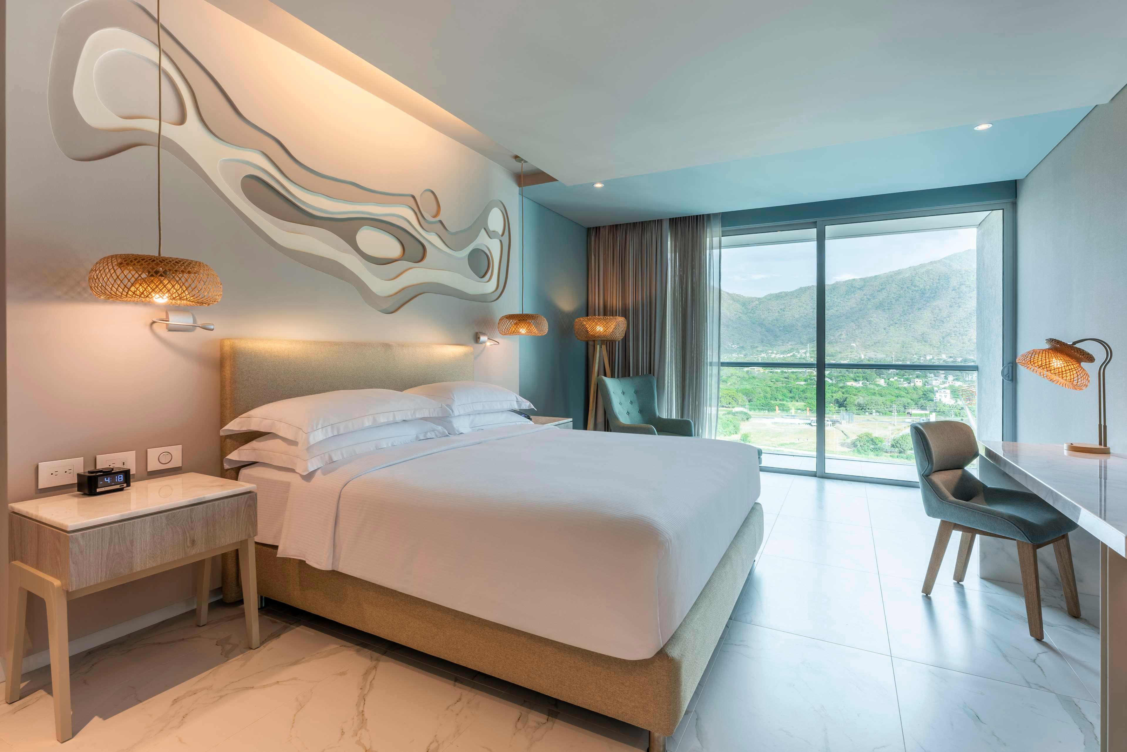 ROOM, KING BED, CITY VIEW, BALCONY