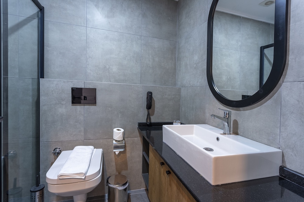 Ramira Joy Hotel 38/40