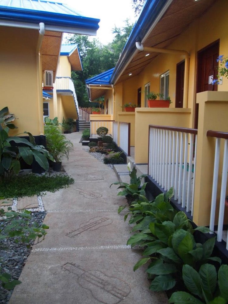 Blue Lagoon Inn Suites 20/25