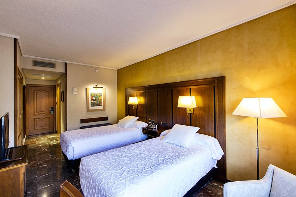 Hotel Condestable Iranzo 25/89