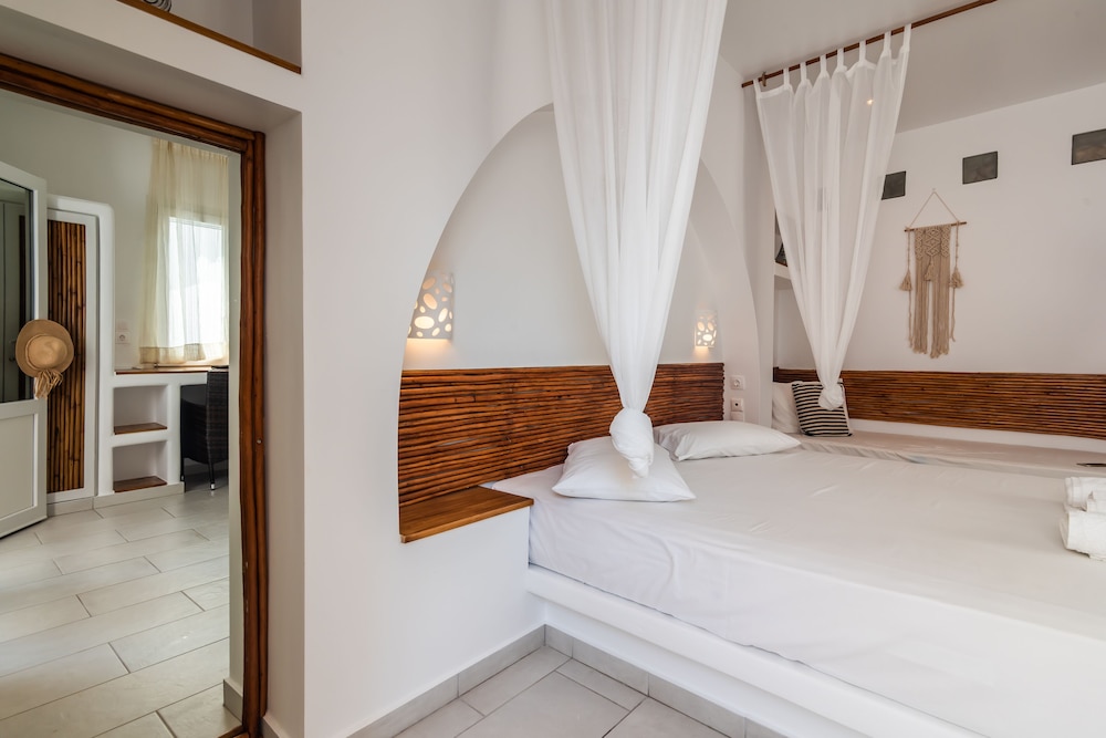 Niki Savvas Studios And Suites 17/73