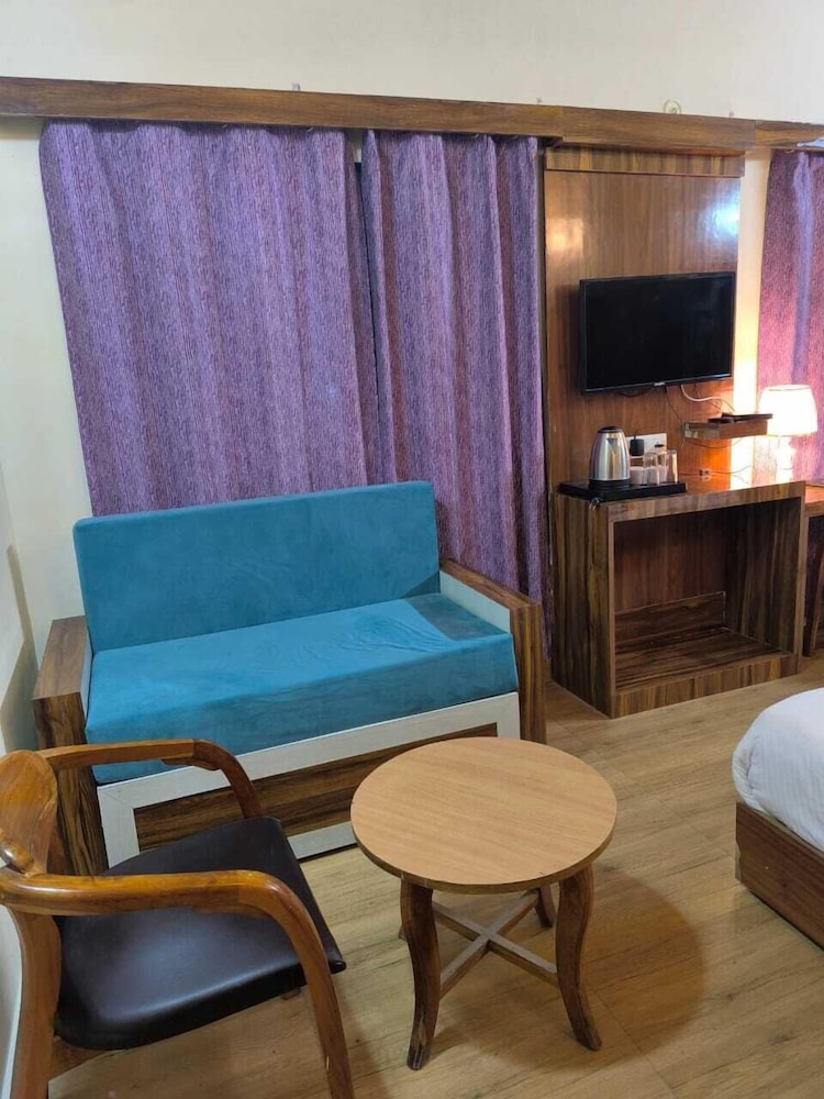 Damyanti Residency Hotel 38/50