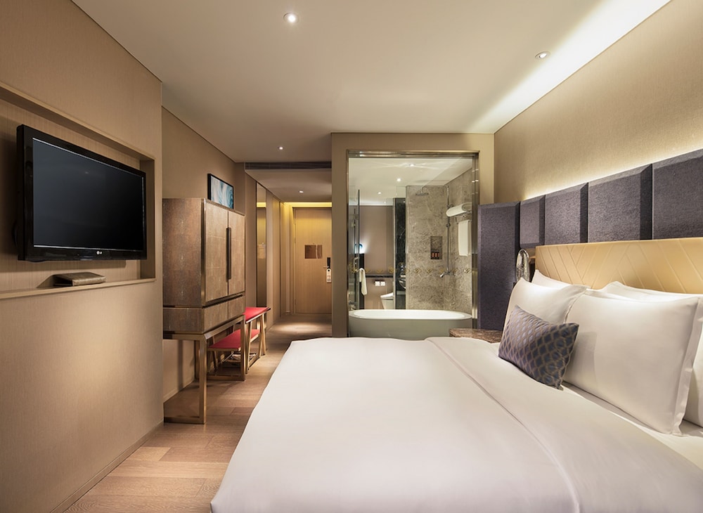 Grand Bay Hotel Zhuhai 2/50