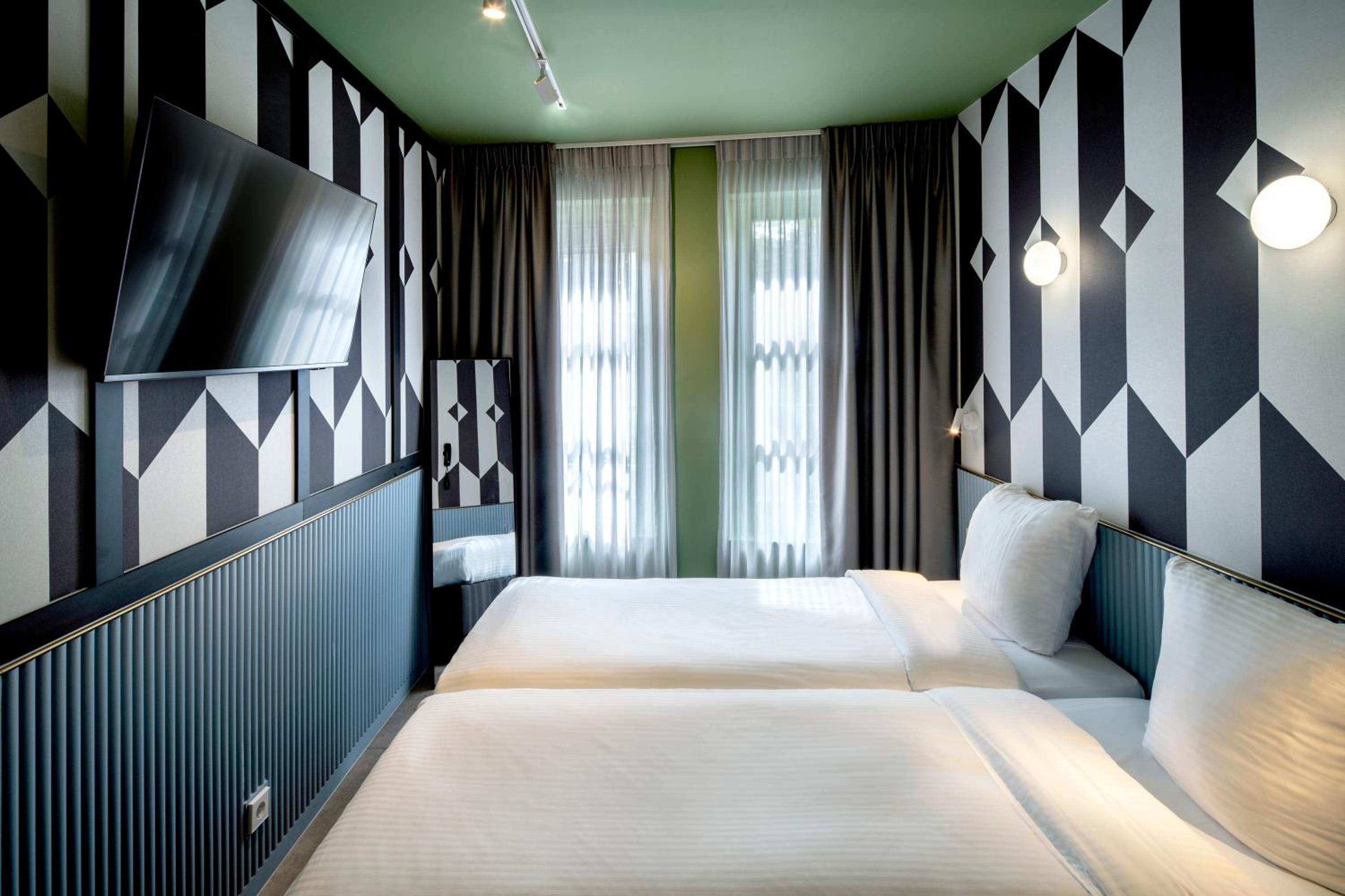 Room, Twin Beds