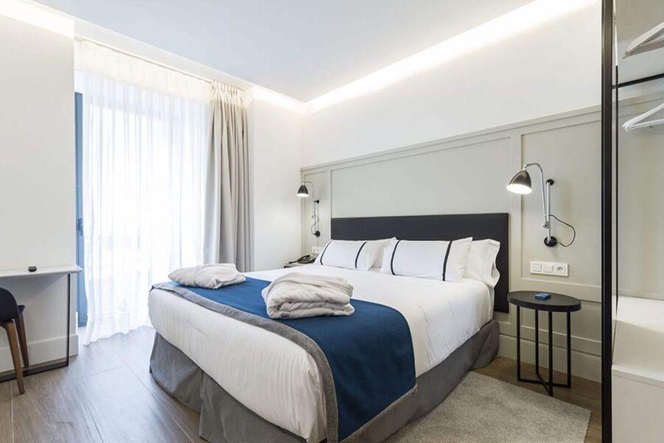 Family, King Bed, Side Bay View