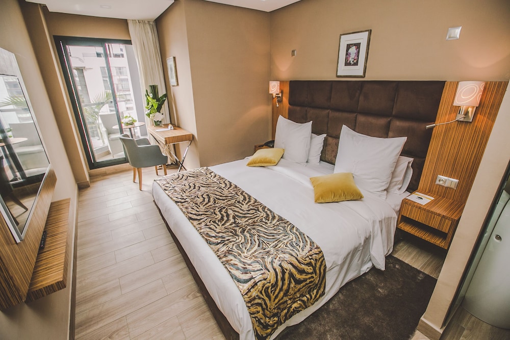 DELUXE, SUITE