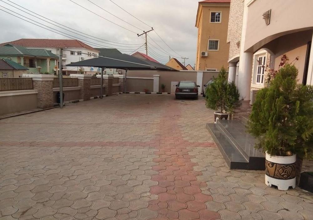 Jesuit Continental Suites 24/28