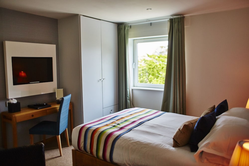 St Moritz Hotel 10/50