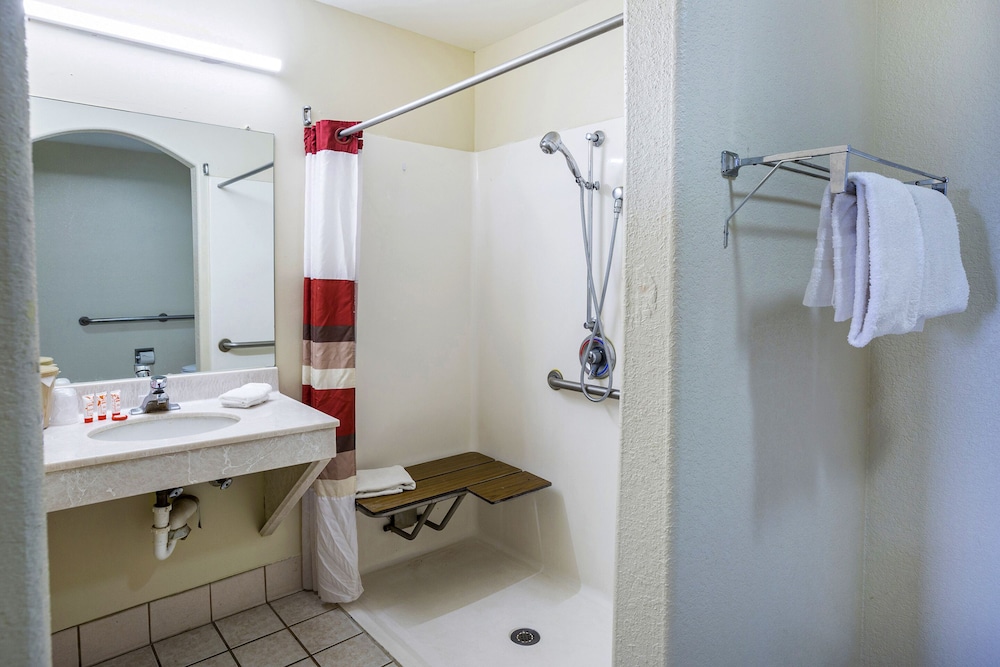 OYO Hotel LSU 32/70