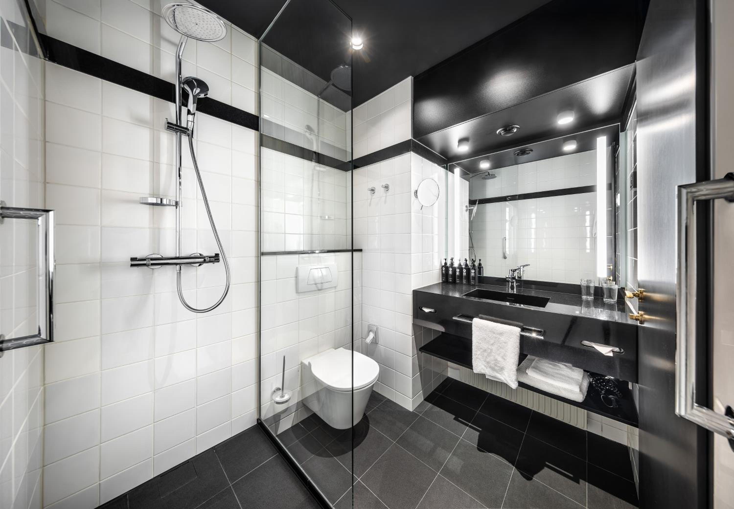 Executive, Queen Bed, Castle View، Vienna House by Wyndham Diplomat Prague 2/2