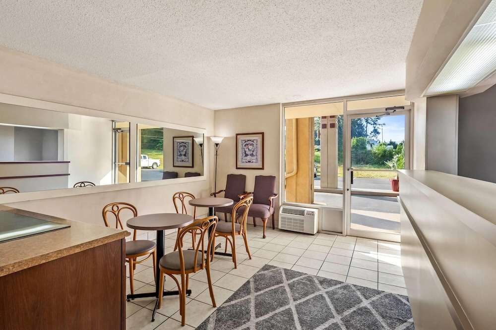 Super 8 by Wyndham Commerce 22/45
