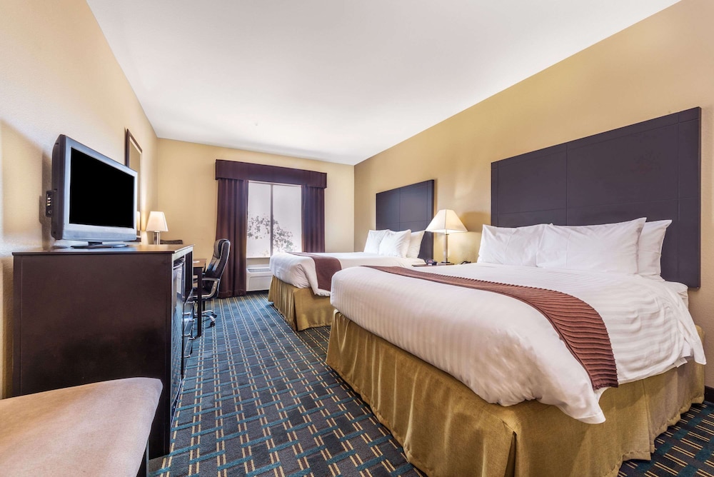 Days Inn & Suites by Wyndham Mineral Wells 10/37