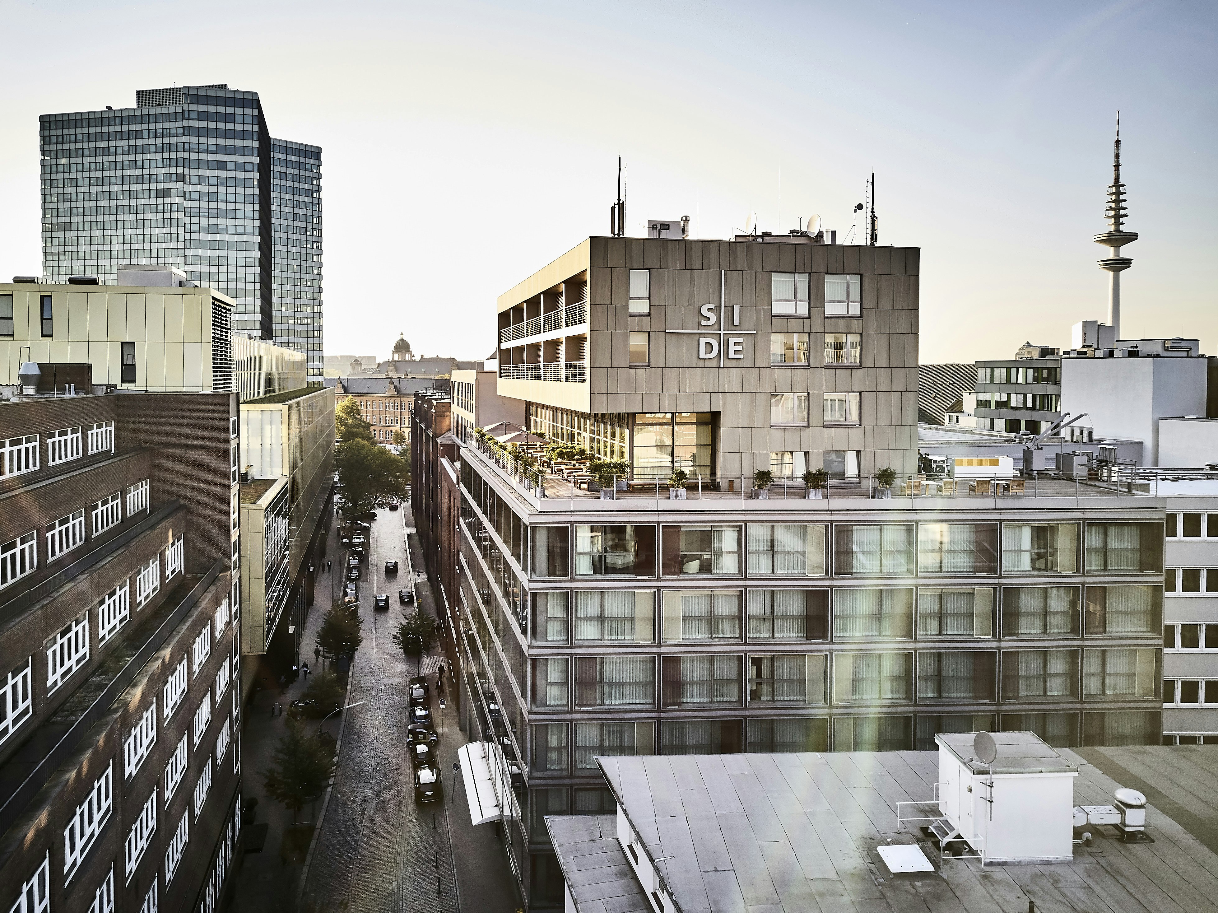 Side Hotel 2/57