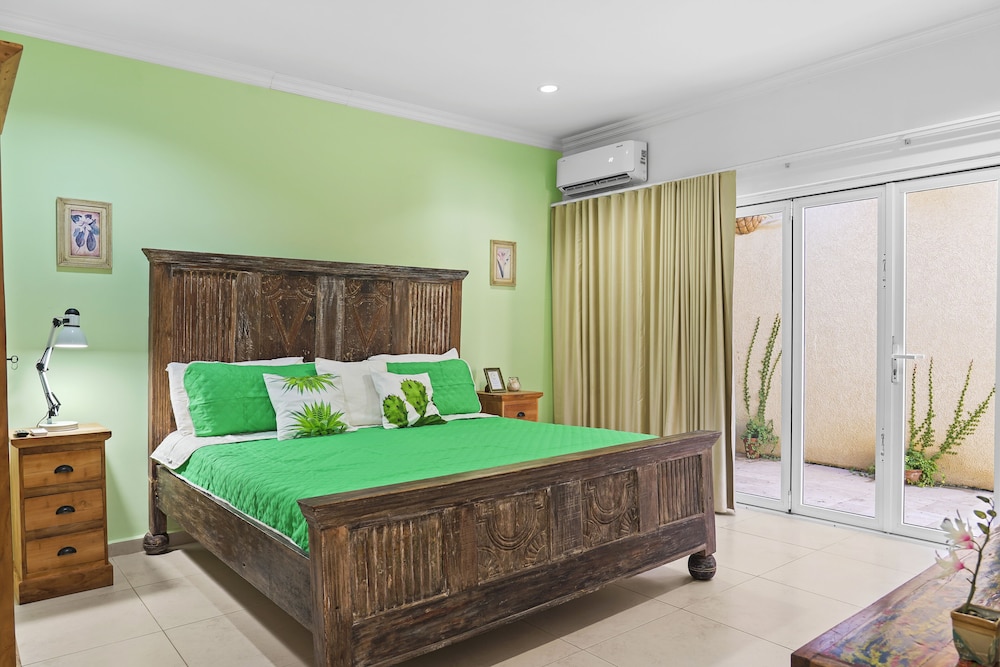 1 Bedroom, Deluxe, Apartment, King Bed, Pool Side, Sofa, Kitchen