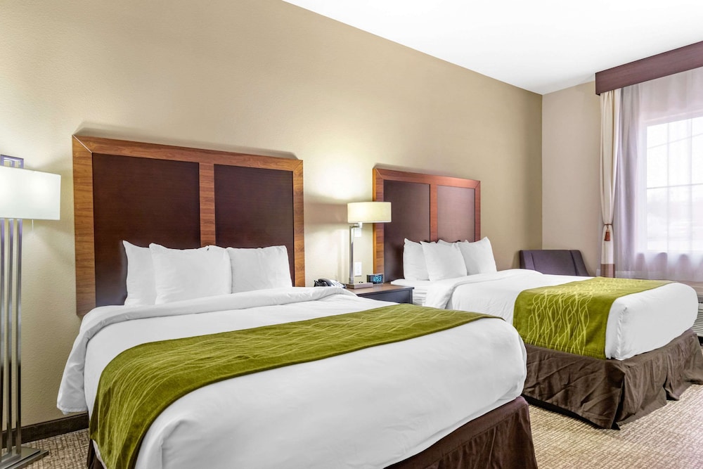 Comfort Inn Suites Lakeside 7/37