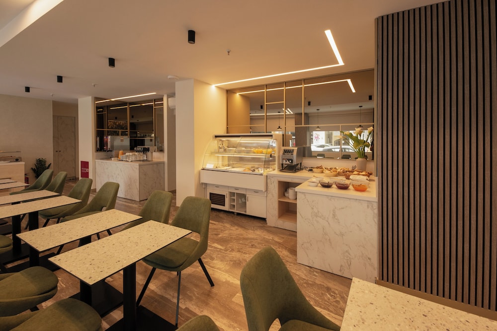 Nefeli Hotel 43/68