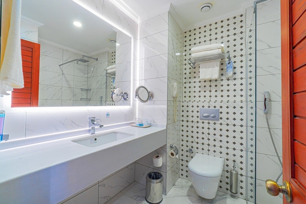 Assos Eden Gardens Hotel 49/50