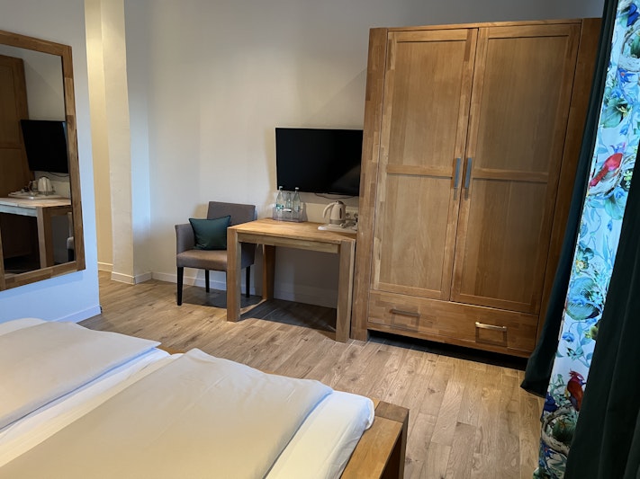 Hotel Attache 14/30