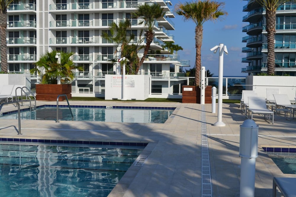 Grand Beach Hotel Surfside West 10/62