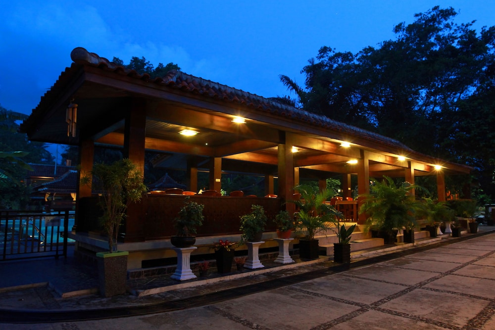 Green Tropical Village Hotel Resort 3/61