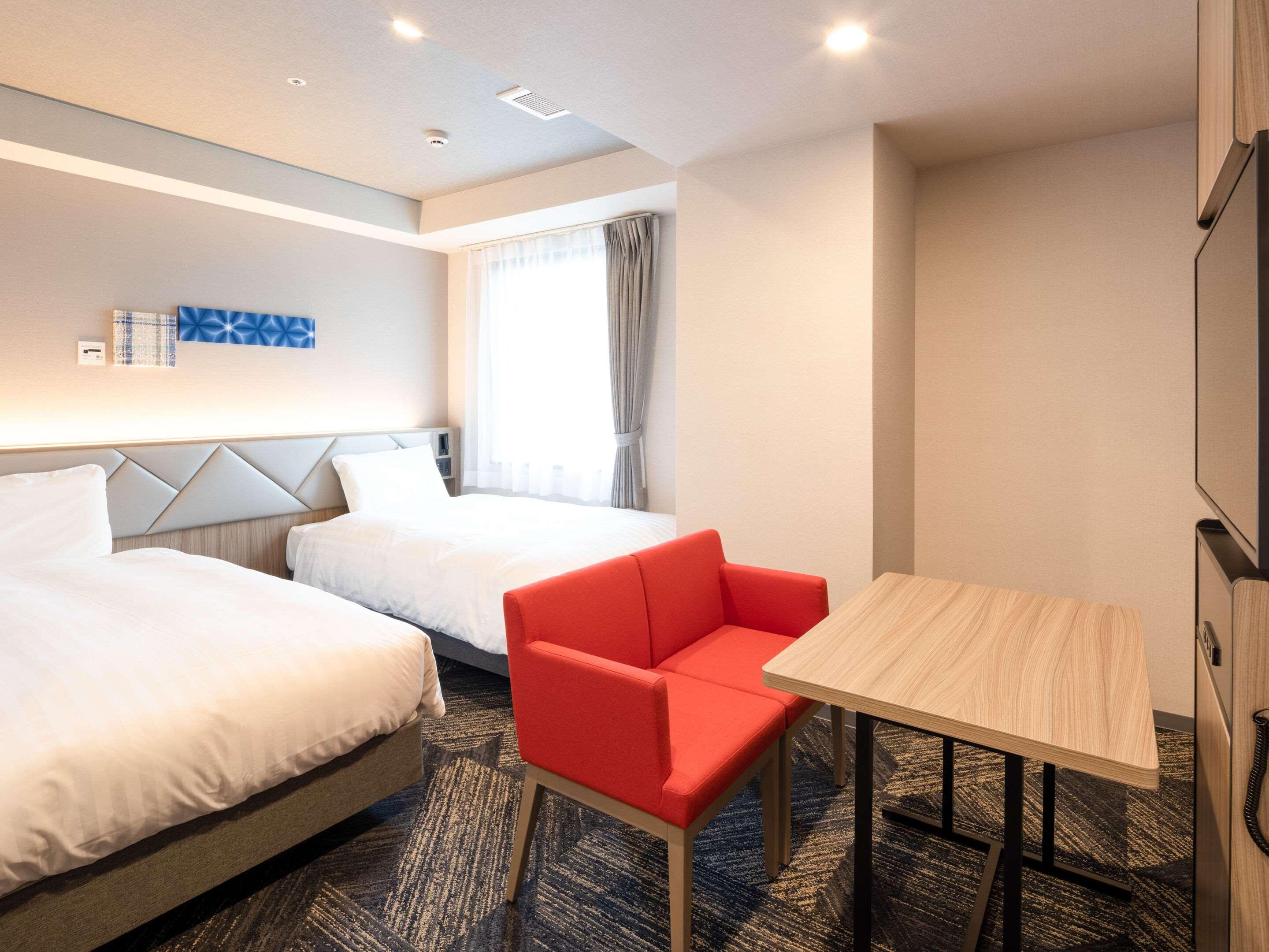 ROOM, TWIN BEDS