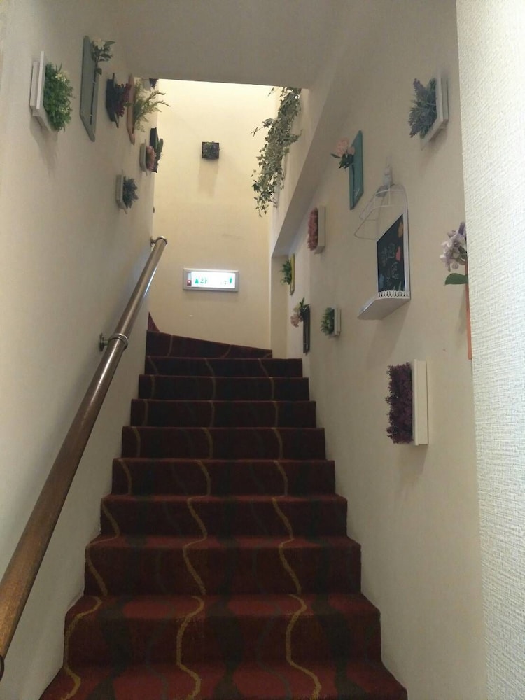 Golden Hotel 26/45