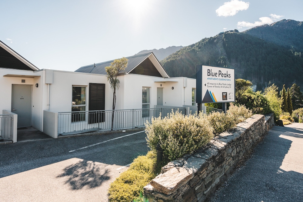 Blue Peaks Apartments 63/70