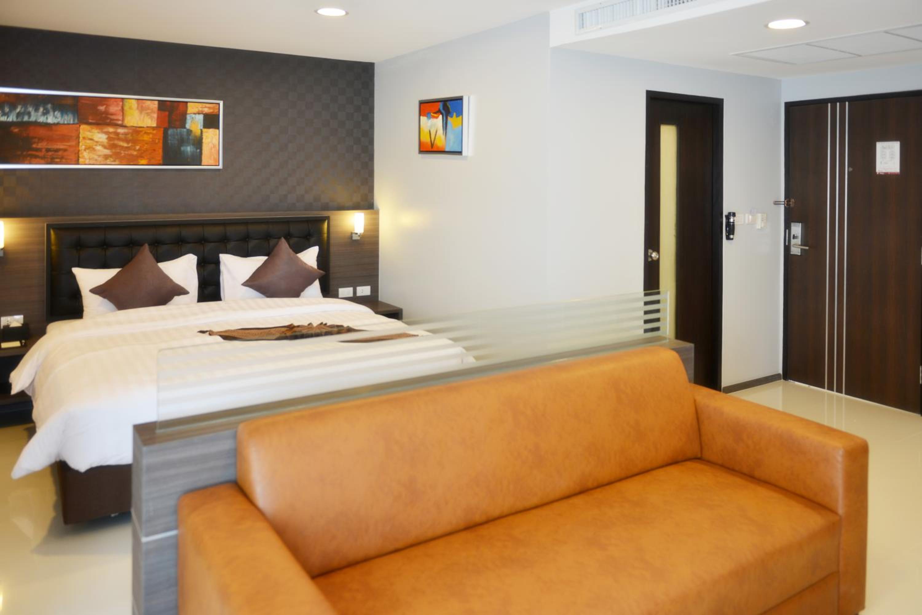 Deluxe, Triple, Single Bed