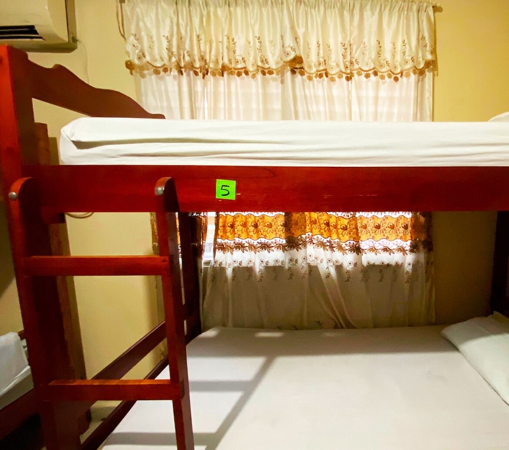 Tamarindo hostel 5/50