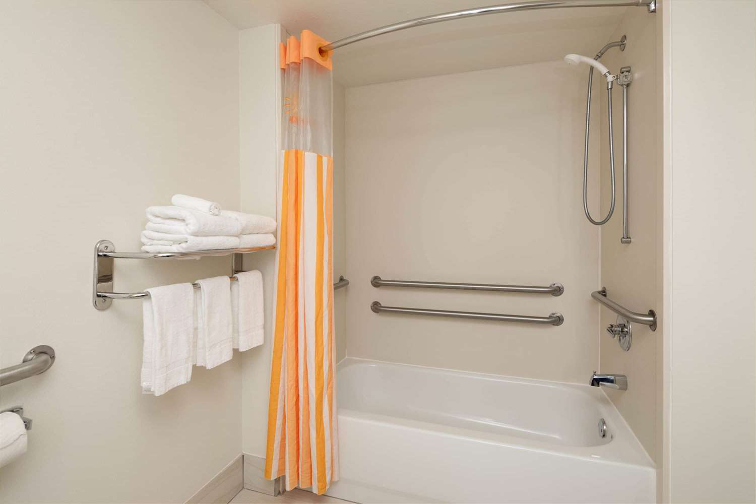 La Quinta Inn & Suites by Wyndham Atlanta Douglasville 53/53
