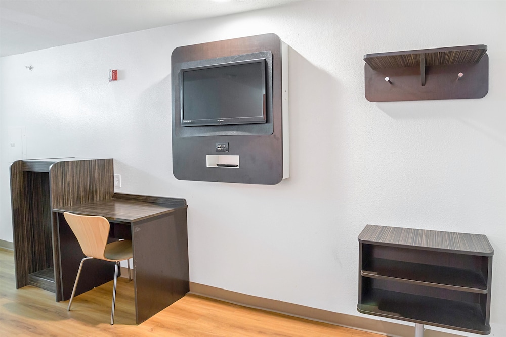Motel6 Grand Prairie, TX - Near Six Flags Drive 31/44