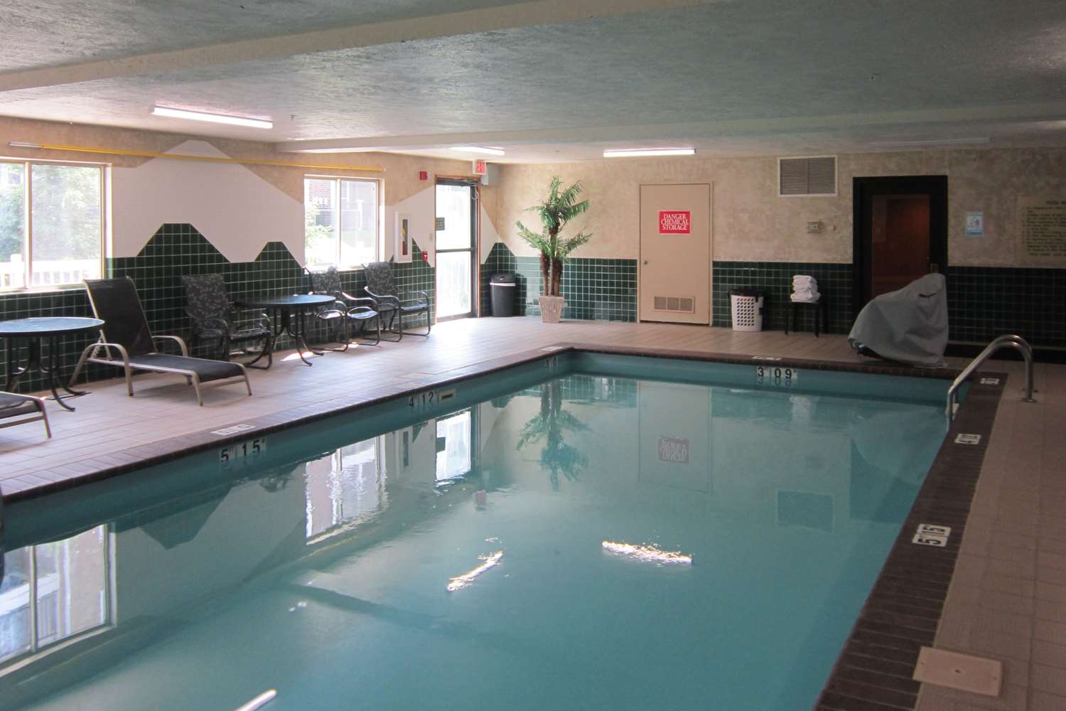 Quality Inn Nashville Bloomington 28/47