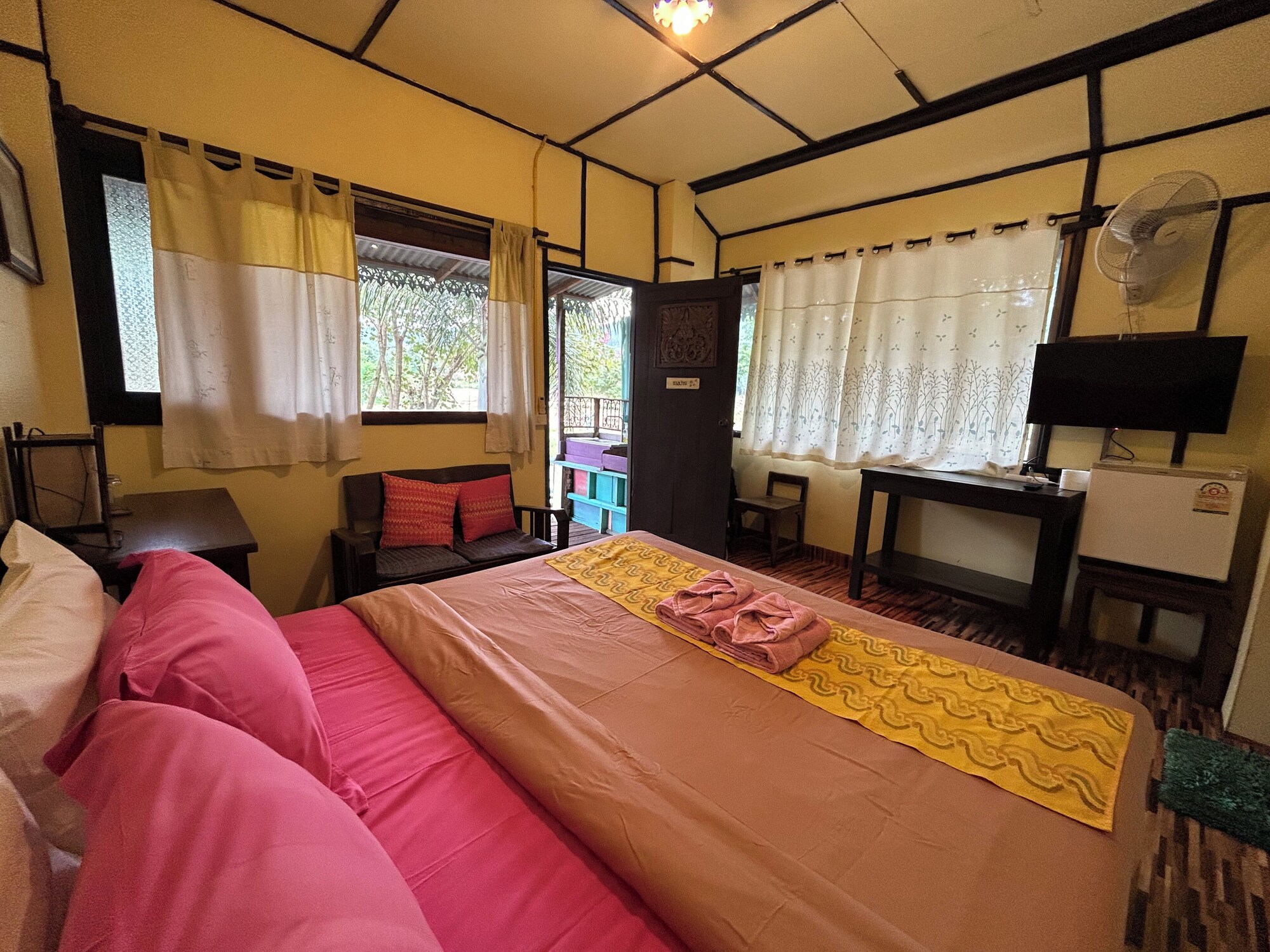 DELUXE, CABIN