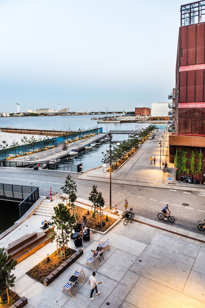 Stay Seaport 37/46