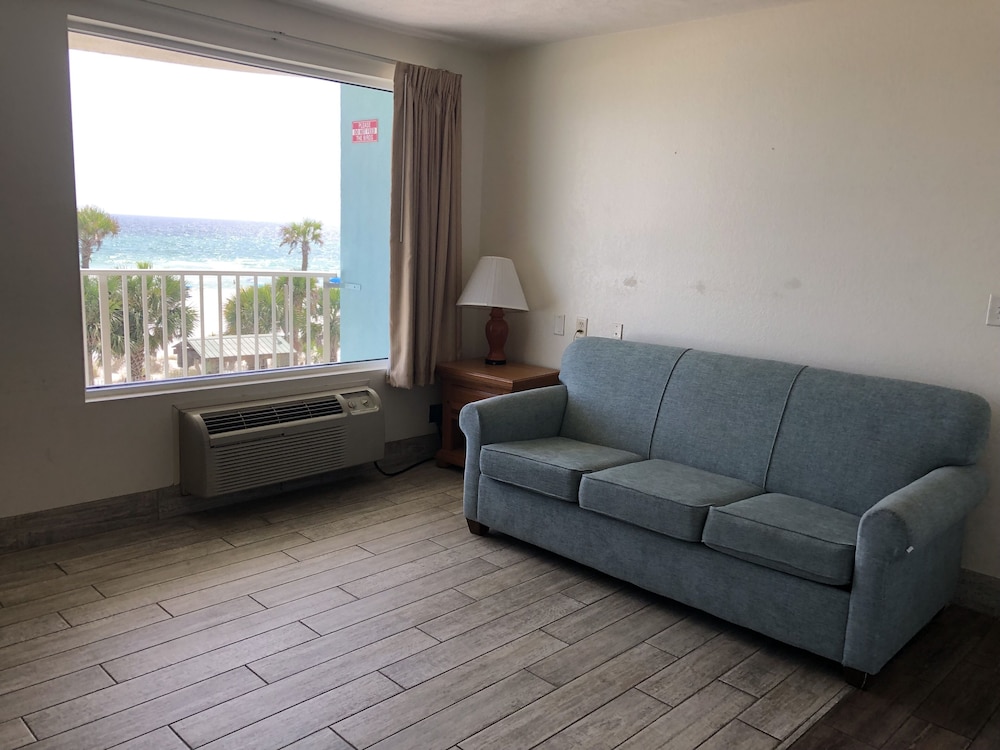 Holiday Terrace Beachfront Hotel, a By The Sea Resort 23/50