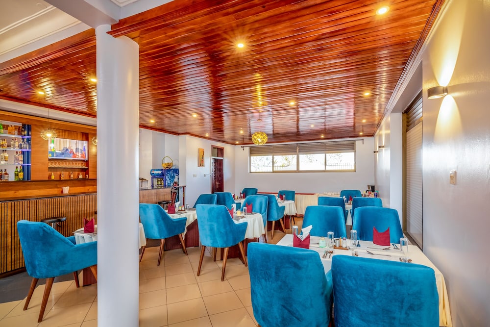 Entebbe Travelle'rs Inn 34/50