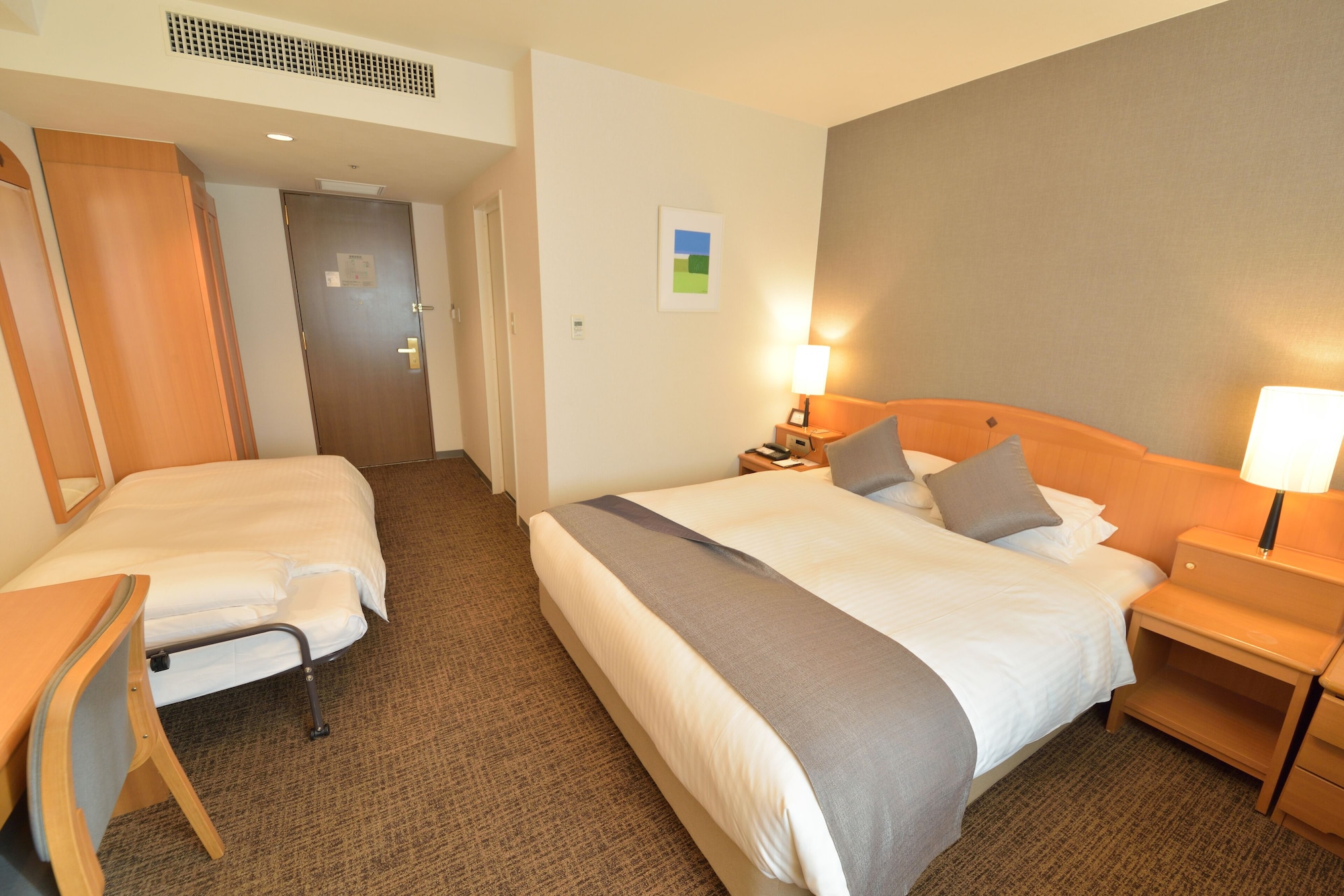 ROOM, TRIPLE, DOUBLE BED, WITH EXTRA BED