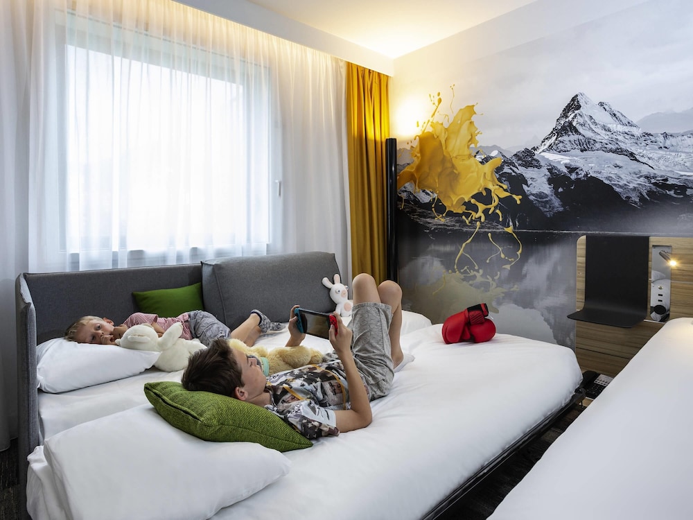 FAMILY, MULTIPLE BEDS
