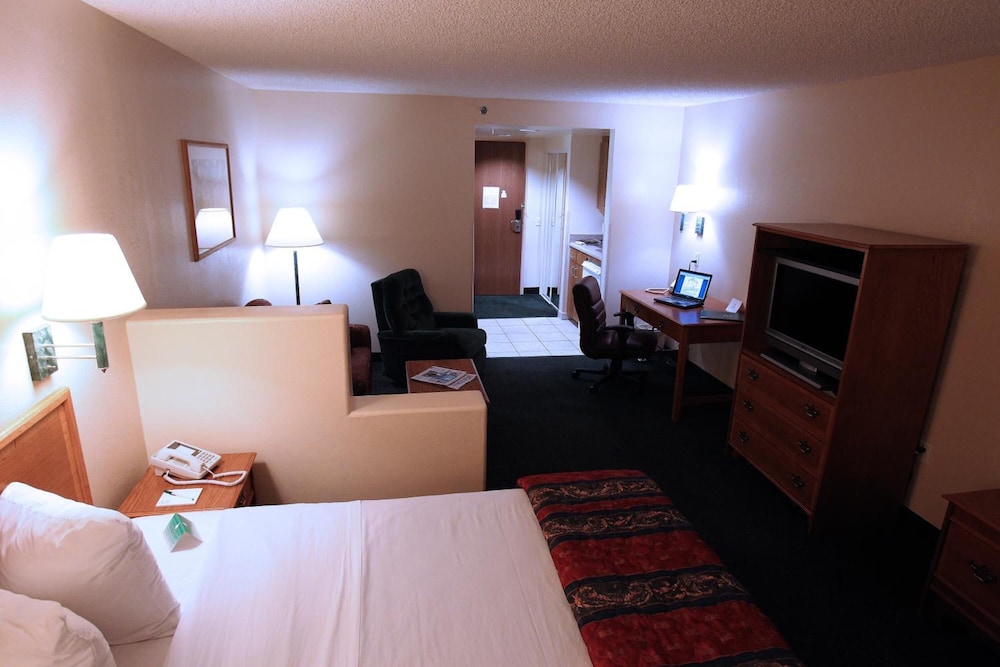 Gateway Studio Suites 38/54