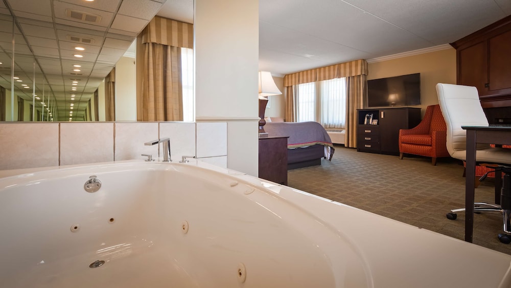 Best Western Plus White Bear Country Inn 9/47