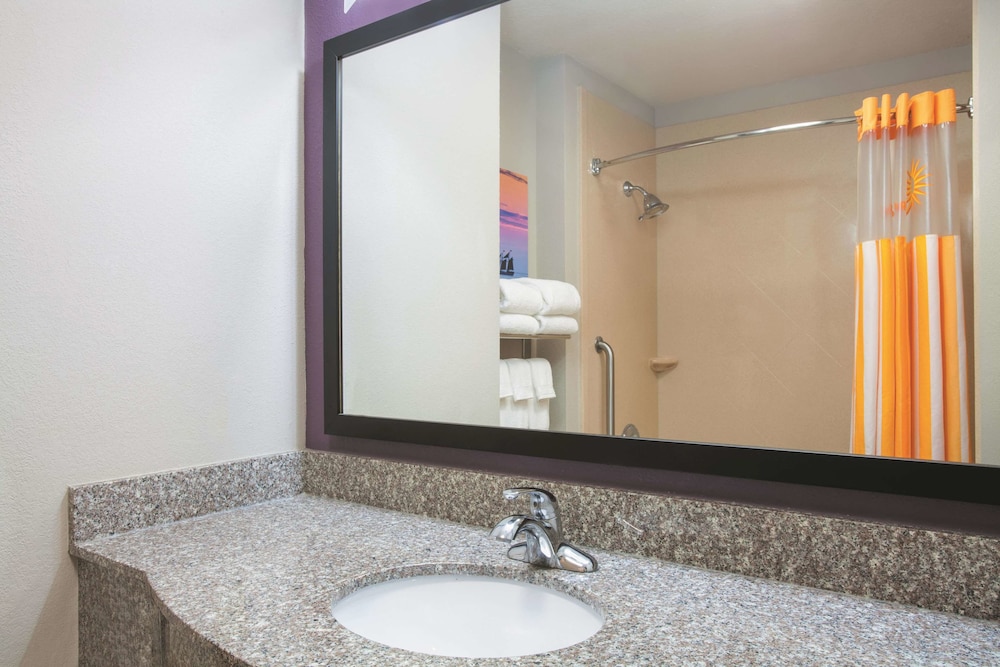 La Quinta Inn & Suites by Wyndham Fort Walton Beach 23/24