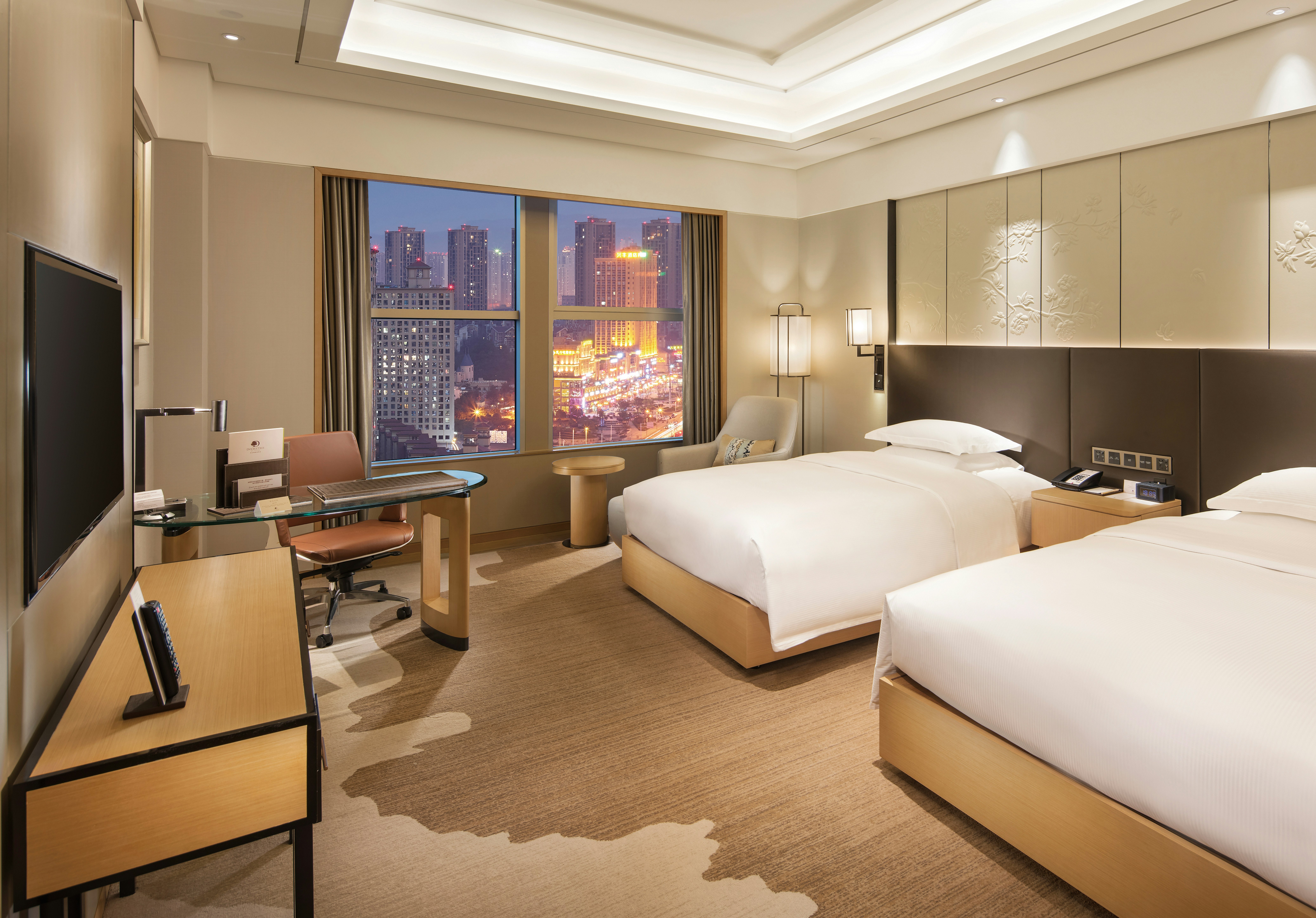 EXECUTIVE, TWIN BEDS