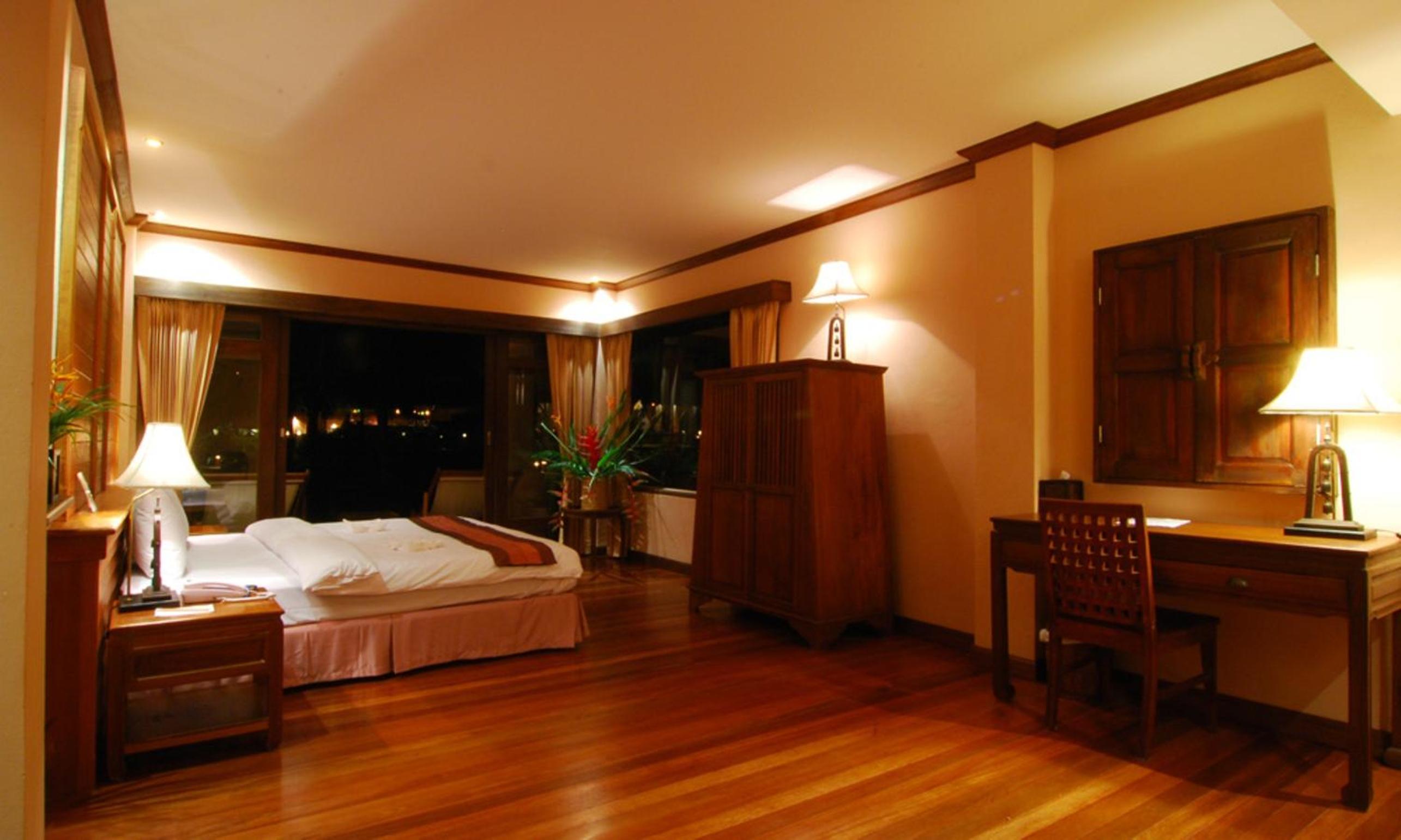 Deluxe, Side Sea View
