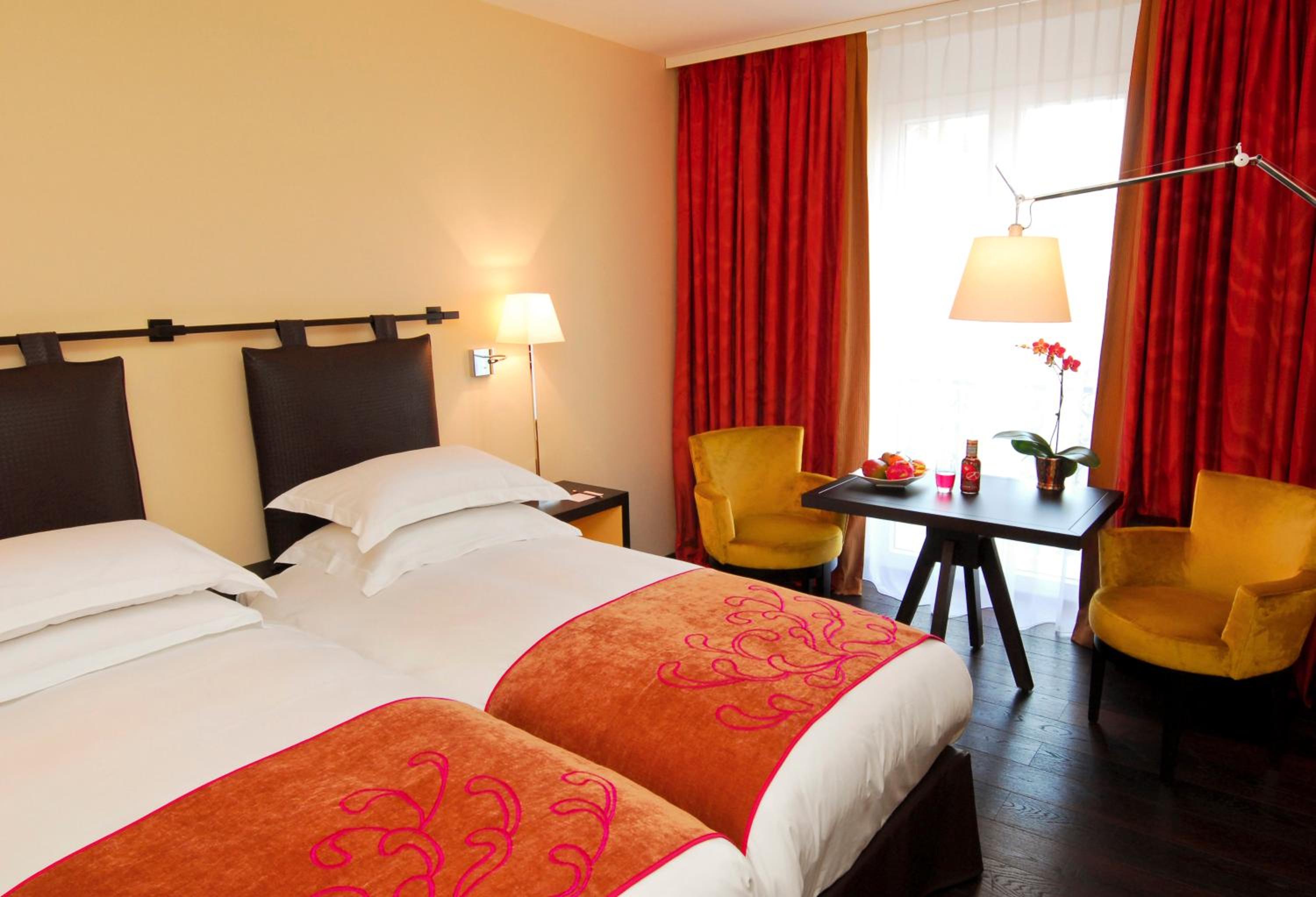 SUPERIOR, DOUBLE OR TWIN BED