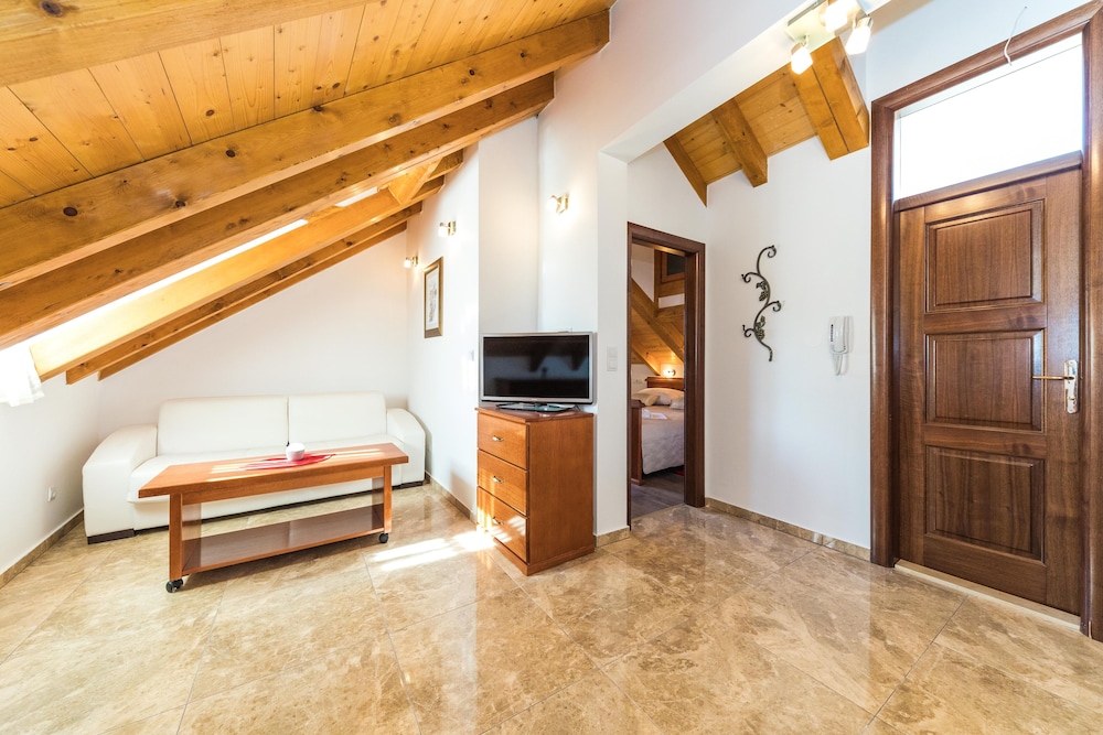 APARTMENTS PERLA 6/42