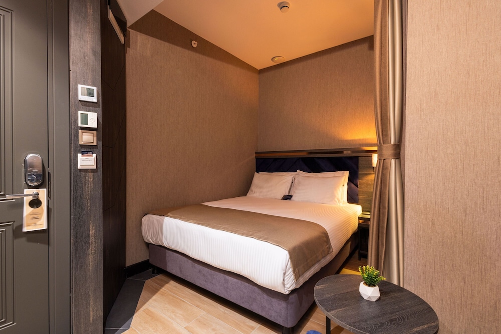 Westdoor Hotel 15/50