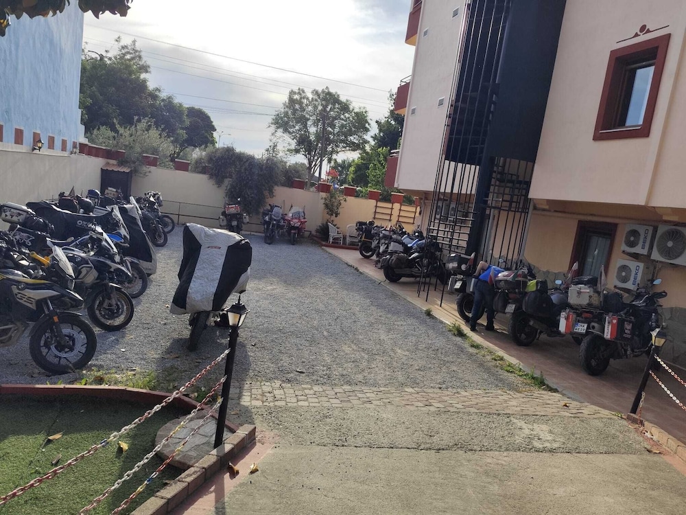 AVE MARIA HOTEL 57/65
