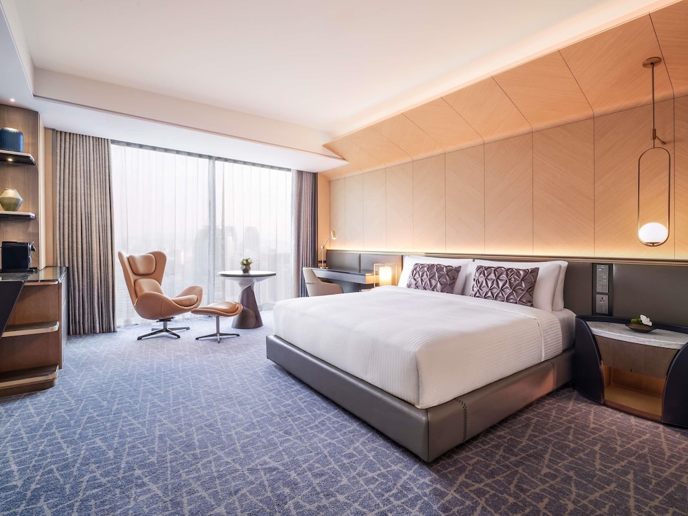 Fairmont, King Bed